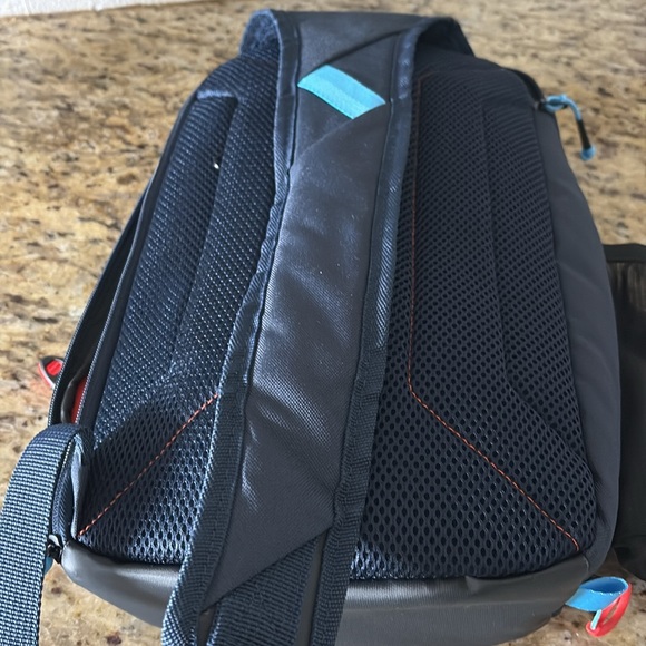 Disney D23 Sling bag - Picture 8 of 8